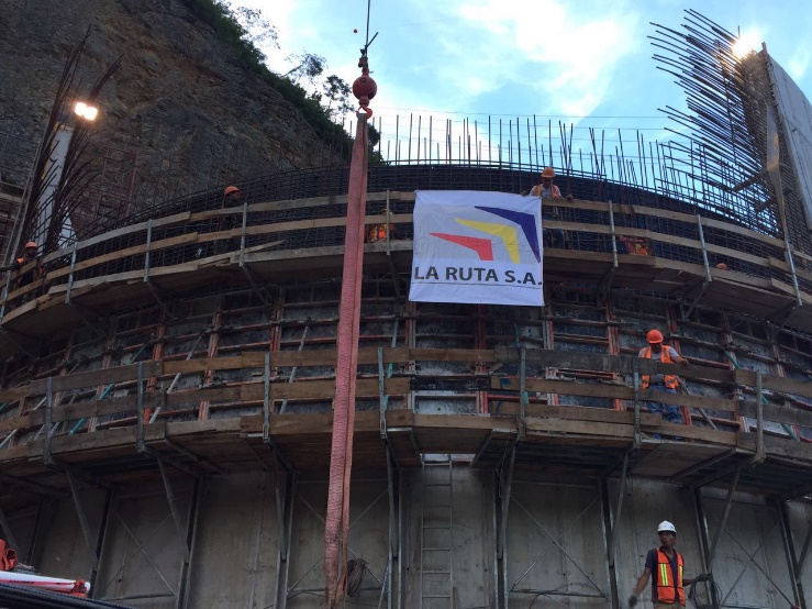 Proyecto de cimentaciones con bandera La Ruta S.A.